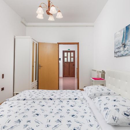 Guest House Marica روفينج المظهر الخارجي الصورة
