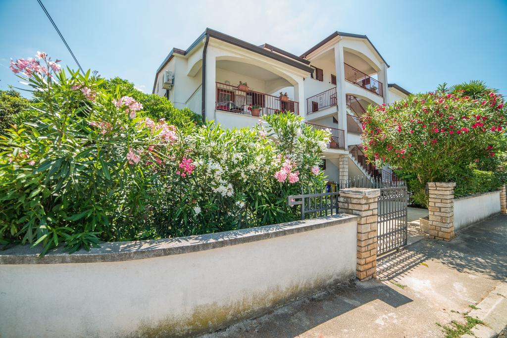 Guest House Marica روفينج المظهر الخارجي الصورة